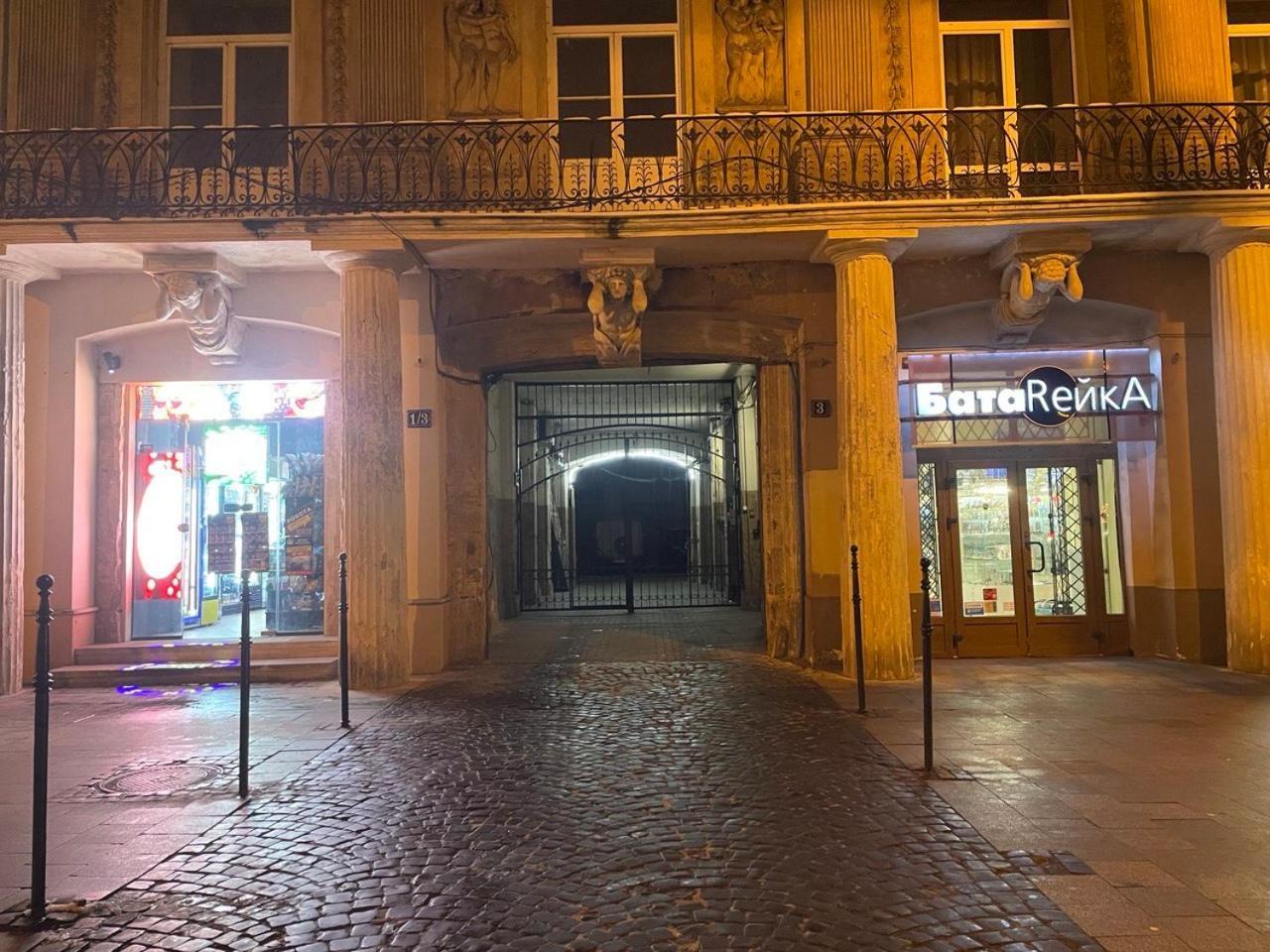 Guest Rooms Lviv Exterior photo